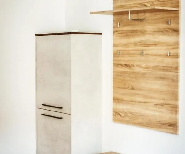 Apartma Moser شقة *